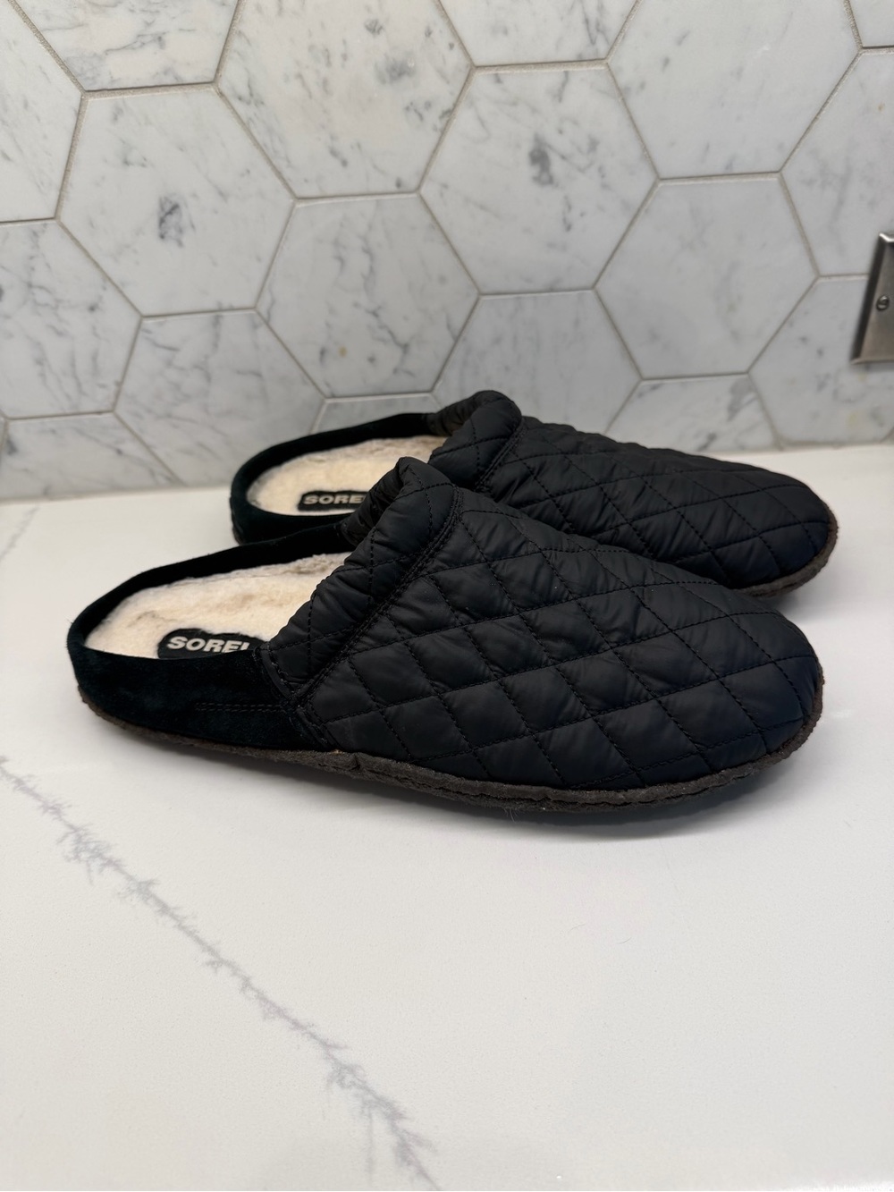 Sorel Nakiska Black Quilted Sherpa Slippers Rubber Soles Womens Size 11